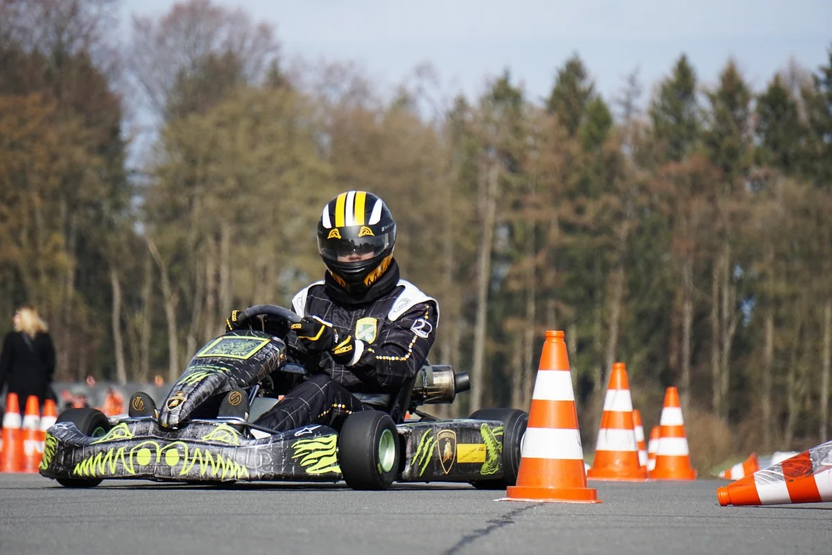 Comment choisir le bon kart pour débuter en karting en 2026 : guide essentiel