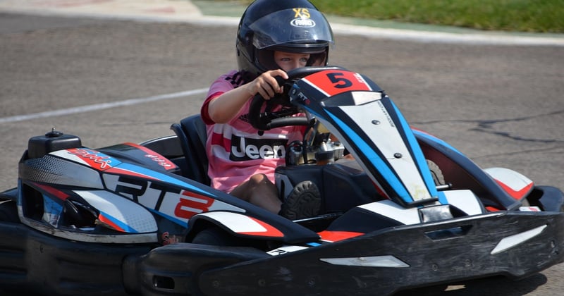 Changer un pneu de kart soi-même sans outil de montage : le guide