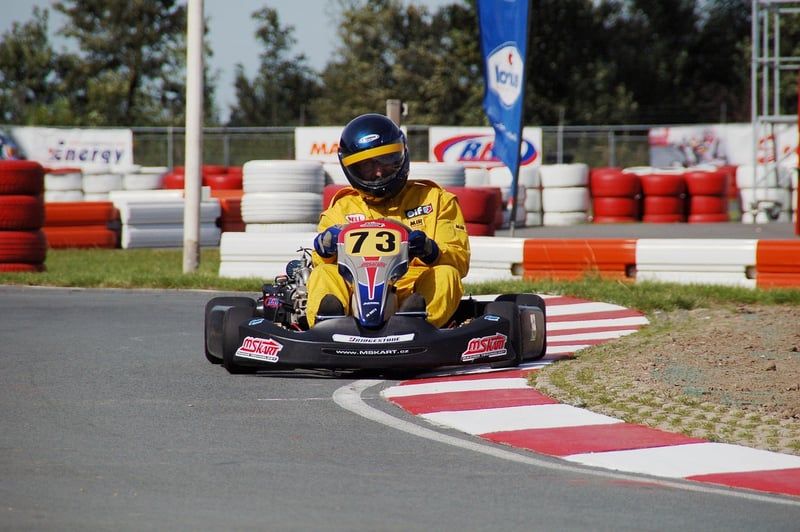 Construire votre piste de karting maison : guide ultime pour 2026